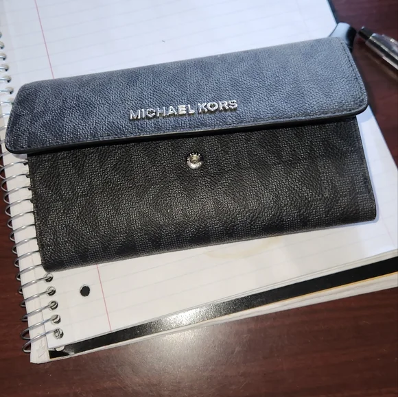 Michael Kors Brand NEW purse, wallet and bag insert. - Picture 5 of 6